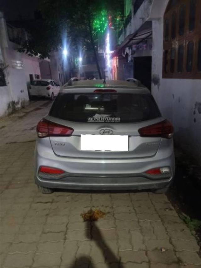 https://images10.gaadi.com/usedcar_image/4570190/original/processed_4ebb4f34-05c9-4db5-a865-1b8682079f4f.jpg?imwidth=6400