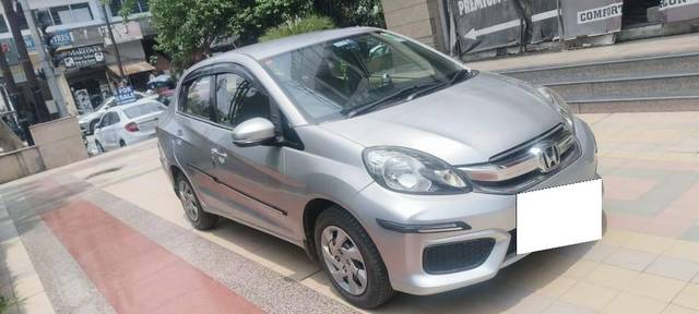 https://images10.gaadi.com/usedcar_image/4570196/original/processed_a96ff242eb2324cec4a7c63d6e80bfb8.jpg?imwidth=6400