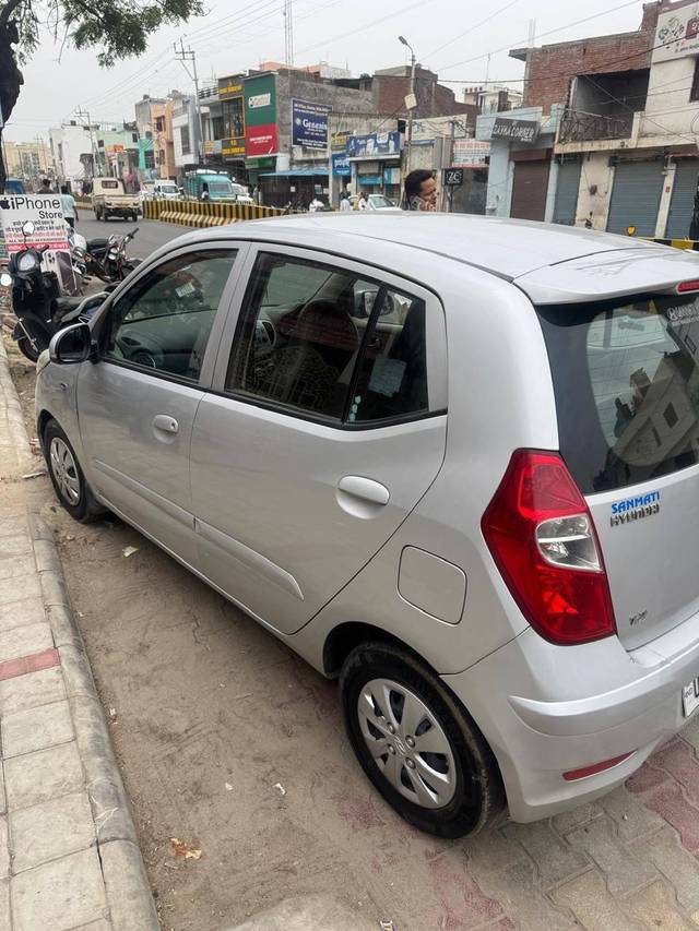 https://images10.gaadi.com/usedcar_image/4570204/original/processed_5021c42dd3fc0e74c41f9e44f6f7e671.jpg?imwidth=6402