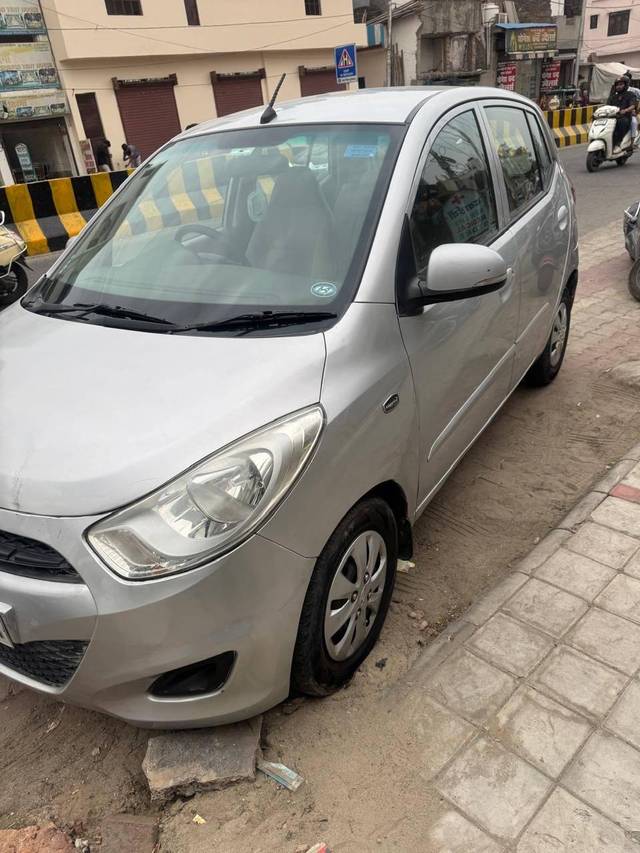 https://images10.gaadi.com/usedcar_image/4570204/original/processed_dfef4645be8dae855bc27c10fd144238.jpg?imwidth=6400