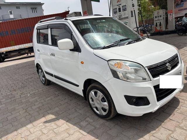 https://images10.gaadi.com/usedcar_image/4570211/original/processed_30743294f6d5d055b1c20a2dce2645ad.jpg?imwidth=6400