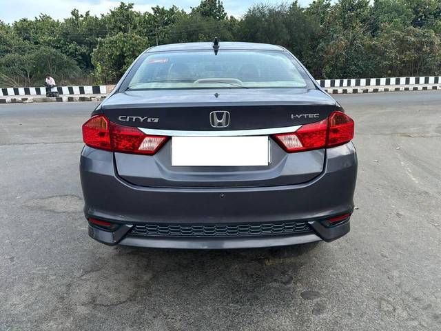 https://images10.gaadi.com/usedcar_image/4570214/original/processed_3425d674a61bb6ada606501303576a76.jpg?imwidth=6401
