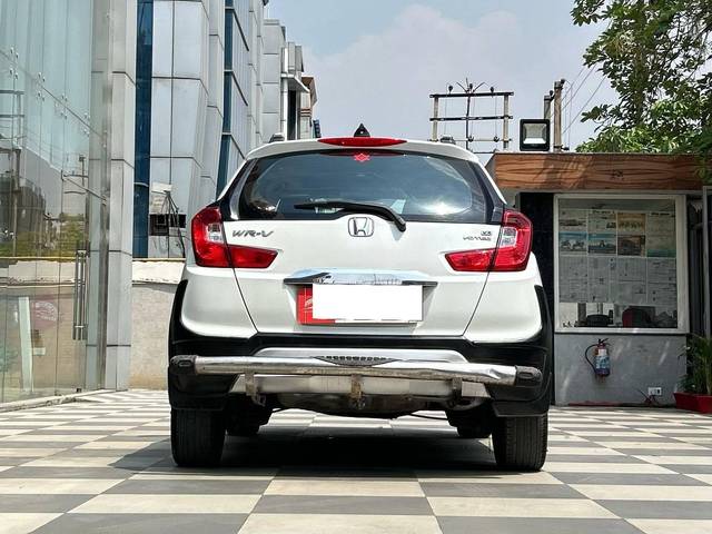 https://images10.gaadi.com/usedcar_image/4570219/original/processed_191c7d865123f145a26eedcce7570d73.jpg?imwidth=6401