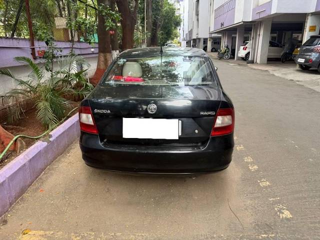 https://images10.gaadi.com/usedcar_image/4570220/original/processed_8f1c2369-2e05-483a-98e7-9aa12364a00a.jpeg?imwidth=6401