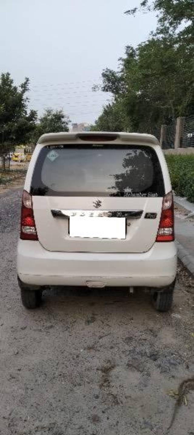 https://images10.gaadi.com/usedcar_image/4570222/original/processed_e8804265-ec5b-45d2-a3c7-2e6c767fd80f.jpeg?imwidth=6402