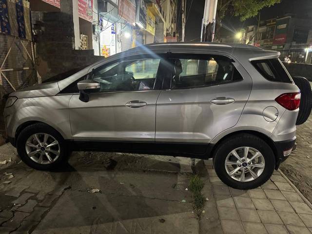 https://images10.gaadi.com/usedcar_image/4570228/original/processed_7b61e56c7bccb54a02948a32e8a175cb.jpg?imwidth=6401