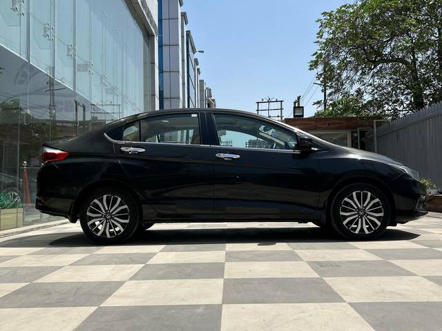 https://images10.gaadi.com/usedcar_image/4570229/original/412d1735c5b53c144300bcf444da4480.jpg?imwidth=6401
