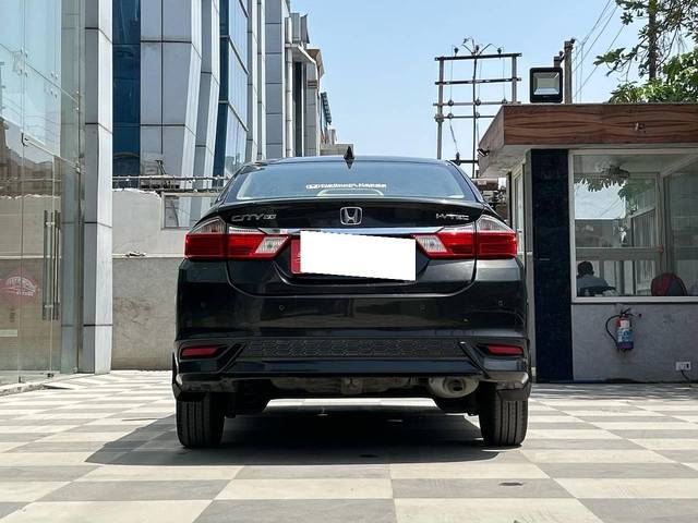 https://images10.gaadi.com/usedcar_image/4570229/original/processed_d6c73d1b743bc7c88e3bfce320aff971.jpg?imwidth=6402