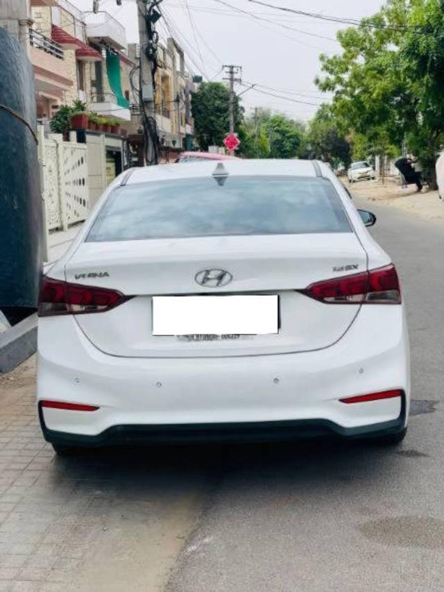 https://images10.gaadi.com/usedcar_image/4570236/original/processed_9888fe07-8bb1-4b89-92d5-b71ff0d415d3.jpg?imwidth=6401