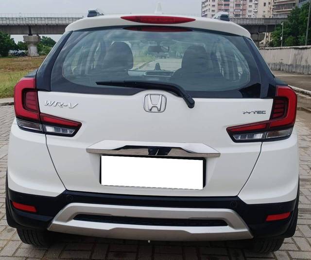 https://images10.gaadi.com/usedcar_image/4570238/original/processed_97d145cdadbbee6da0d7347df144a0fe.jpg?imwidth=6401