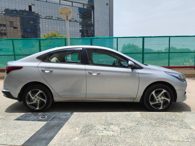 https://images10.gaadi.com/usedcar_image/4570263/original/a3f7785cd52dfdbaae2103b8bb38515f.jpg?imwidth=6401