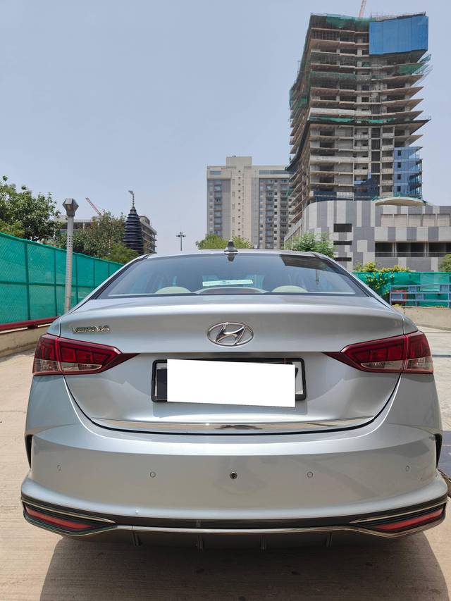 https://images10.gaadi.com/usedcar_image/4570263/original/processed_ad5376b7867dad1d8e9be13e81f1b121.jpg?imwidth=6402