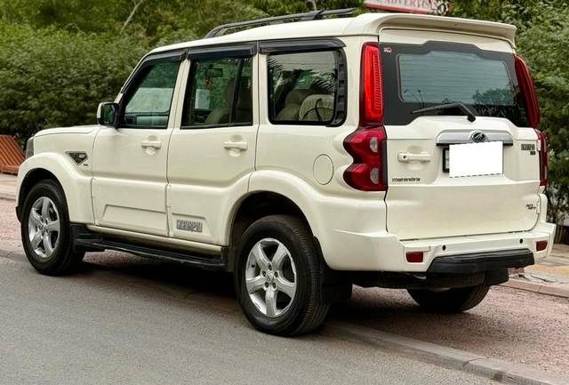 https://images10.gaadi.com/usedcar_image/4570265/original/processed_62c86eaf-96eb-43c2-bef5-55041f77f0a5.jpg?imwidth=6402