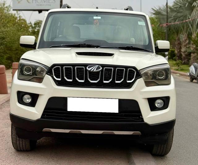 https://images10.gaadi.com/usedcar_image/4570265/original/processed_9628ab5e-e9a1-4319-bd92-47bcc1244134.jpg?imwidth=6400