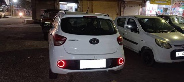 https://images10.gaadi.com/usedcar_image/4570285/original/processed_8661c5a3-fb0d-4c48-a5db-396f2e4d5ef6.jpg?imwidth=6402