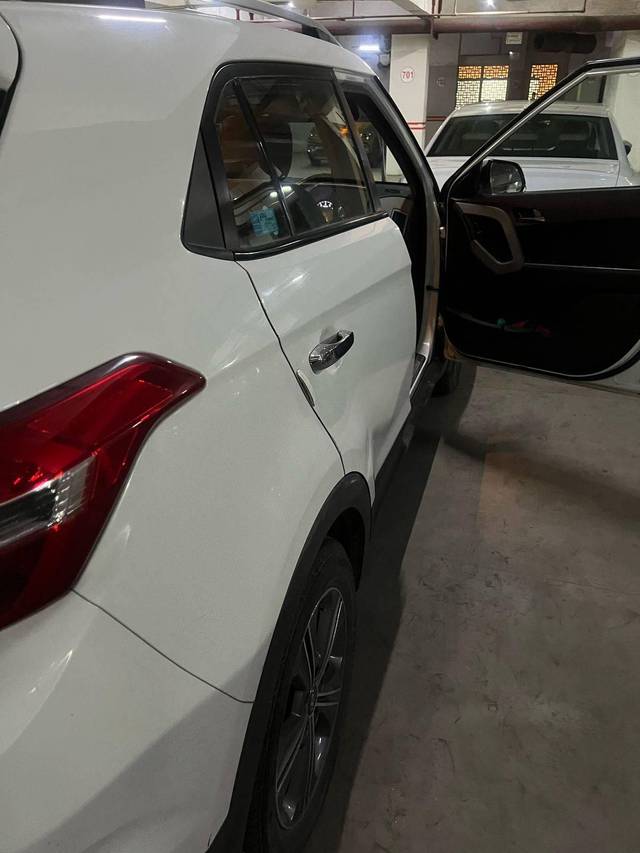 https://images10.gaadi.com/usedcar_image/4570288/original/processed_b2445f1803ee771037b7d2b5ca26ce6a.jpg?imwidth=6401