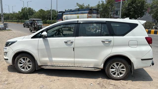 https://images10.gaadi.com/usedcar_image/4570294/original/aef4764d-d494-4b12-a912-48220c35bbf5.jpg?imwidth=6400