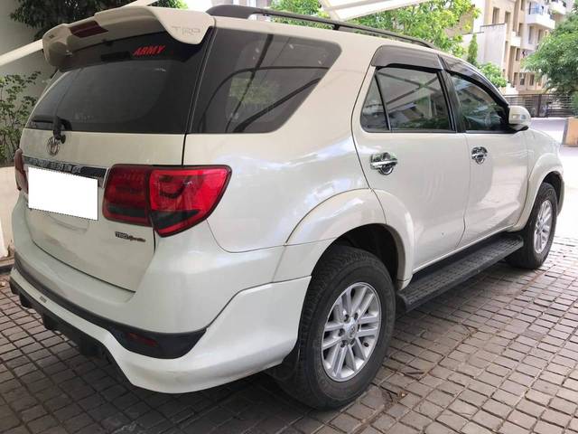 https://images10.gaadi.com/usedcar_image/4570341/original/processed_98b4f25e705c9a23257f554d9270880e.jpg?imwidth=6401