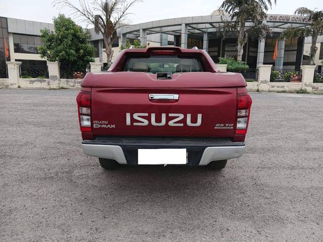 https://images10.gaadi.com/usedcar_image/4570345/original/processed_42e0ececa8b1637569da28f8eb3f0714.jpg?imwidth=6402