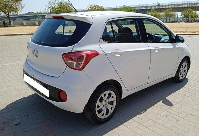 https://images10.gaadi.com/usedcar_image/4570351/original/processed_17ce2e210e1c7b125d894550280fc925.jpg?imwidth=6401