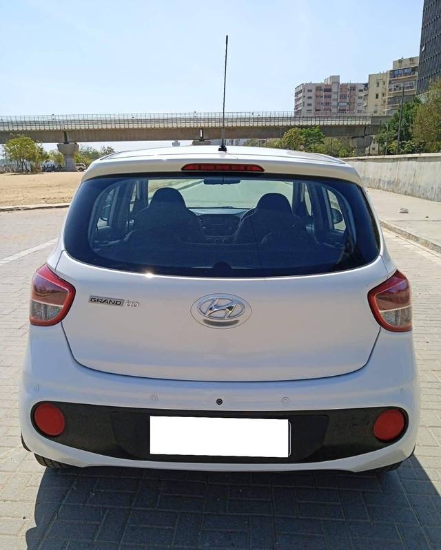 https://images10.gaadi.com/usedcar_image/4570351/original/processed_d8d6007c8d9c21351b70fd55258797f3.jpg?imwidth=6402
