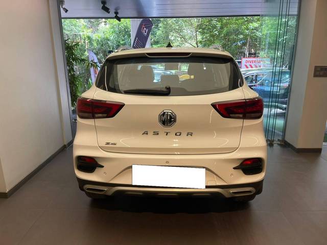 https://images10.gaadi.com/usedcar_image/4570367/original/processed_0ae5d78eb51d524e99ddddaf738dd9fa.jpeg?imwidth=6402