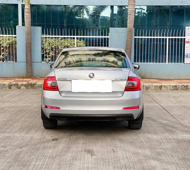 https://images10.gaadi.com/usedcar_image/4570371/original/processed_e2b0ea1fe79fa4ebe2c33dc664718763.jpg?imwidth=6402