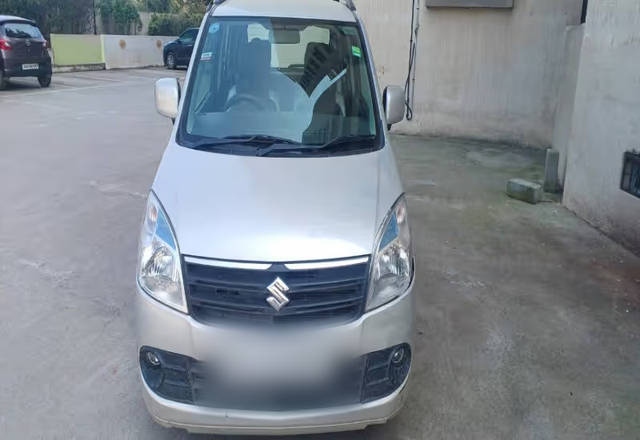 https://images10.gaadi.com/usedcar_image/4570378/original/9b75a497-397f-4dbf-88bc-01efad001503.?imwidth=6400