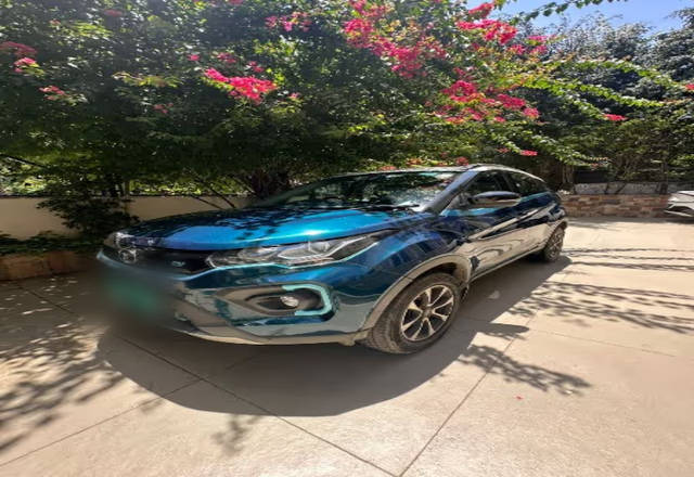 https://images10.gaadi.com/usedcar_image/4570397/original/355e72dc-6f95-43bf-9ffe-f1c78c7ec0dd.?imwidth=6400