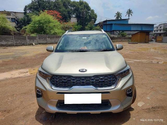https://images10.gaadi.com/usedcar_image/4570424/original/processed_3fdf4c9f-b603-4b0c-aaca-aa5a79bf0115.jpg?imwidth=6401