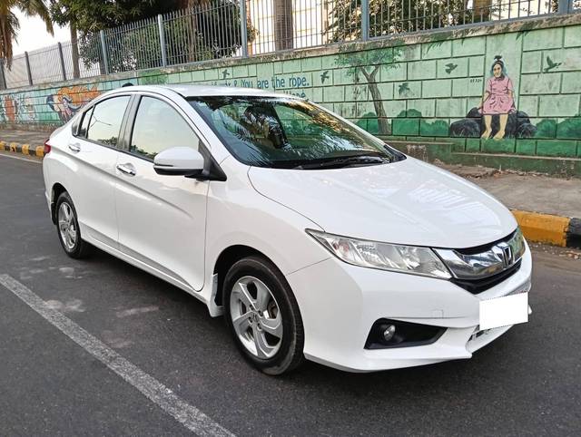 https://images10.gaadi.com/usedcar_image/4570448/original/processed_326a72f94b1fe48267d0efffdea6e48d.jpg?imwidth=6401