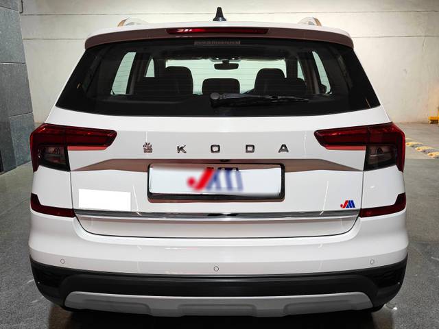 https://images10.gaadi.com/usedcar_image/4570454/original/processed_24ed4b11d0a4e550cfb9da6f6a54404a.jpg?imwidth=6402