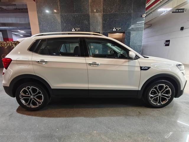 https://images10.gaadi.com/usedcar_image/4570454/original/processed_2e306e57cd15f0ad1fe2297e67a6790e.jpg?imwidth=6401
