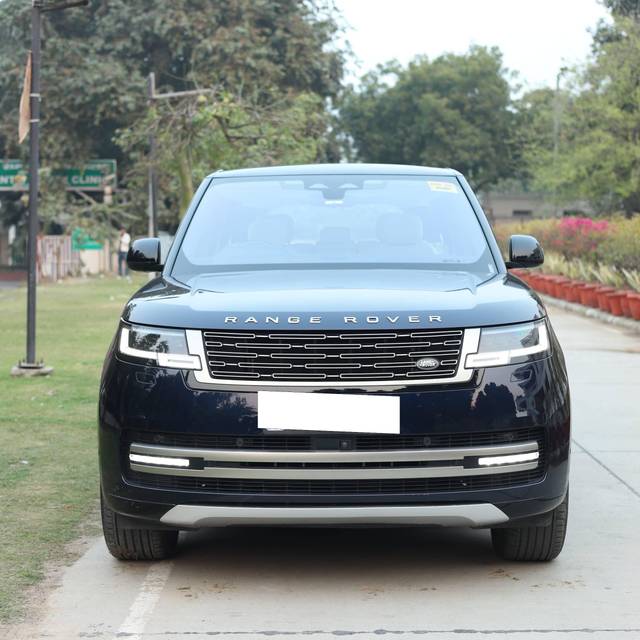 https://images10.gaadi.com/usedcar_image/4570459/original/processed_b8da96ac-a936-4415-a71b-77e11194dde3.jpg?imwidth=6400