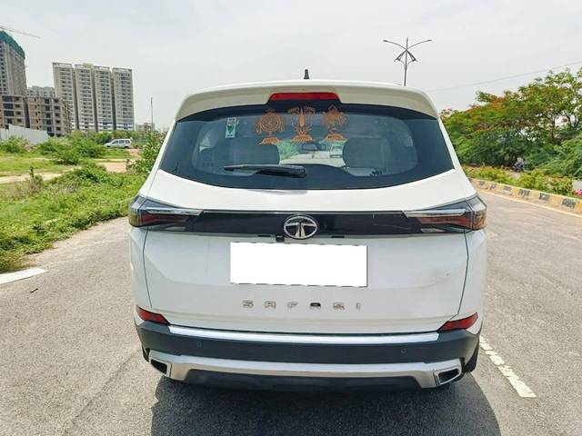 https://images10.gaadi.com/usedcar_image/4570478/original/processed_4b53b8a3ec840f3f80675368997800f1.jpg?imwidth=6402