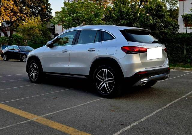 https://images10.gaadi.com/usedcar_image/4570502/original/processed_ddb8ff14a50f6af20f725d58d1e24c5b.jpg?imwidth=6402