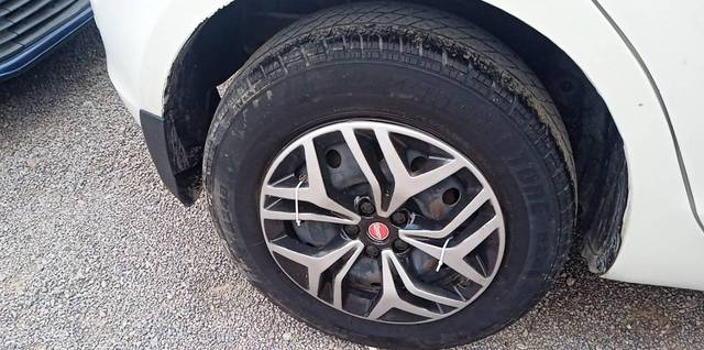 https://images10.gaadi.com/usedcar_image/4570509/original/processed_7ed7a3325a8ef2617a02077f31854774.jpg?imwidth=6402