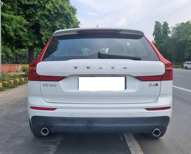 https://images10.gaadi.com/usedcar_image/4570513/original/processed_96aa15bb-4a01-4e85-a873-582fb131e7aa.jpg?imwidth=6402