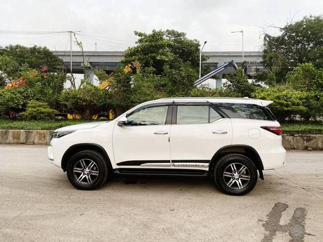 https://images10.gaadi.com/usedcar_image/4570524/original/processed_4938bbe13502c50c00224b18bf80e03b.jpg?imwidth=6402