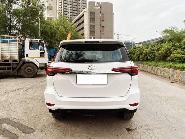 https://images10.gaadi.com/usedcar_image/4570524/original/processed_cf4960ce41f117d37eacbf7b72c2ba75.jpg?imwidth=6401