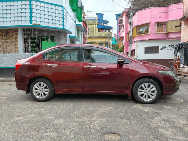 https://images10.gaadi.com/usedcar_image/4570539/original/processed_748efc9ccf4a9710643e0ce35e6d0324.jpg?imwidth=6401