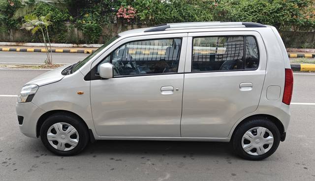 https://images10.gaadi.com/usedcar_image/4570590/original/a39fe36de094a7989b7008da88030ece.jpg?imwidth=6402