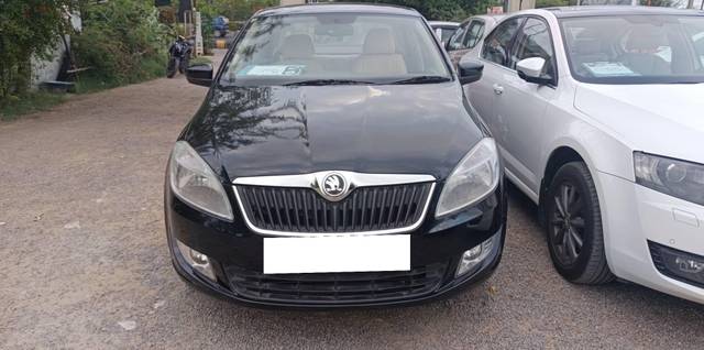 https://images10.gaadi.com/usedcar_image/4570593/original/processed_68c523a63fd186ef9628853957cd9928.jpg?imwidth=6400