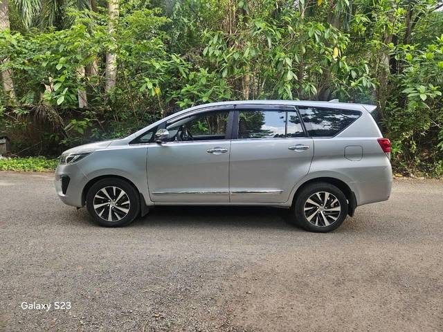 https://images10.gaadi.com/usedcar_image/4570601/original/processed_5fee5822c8187033d63e935eb9d40908.jpg?imwidth=6402