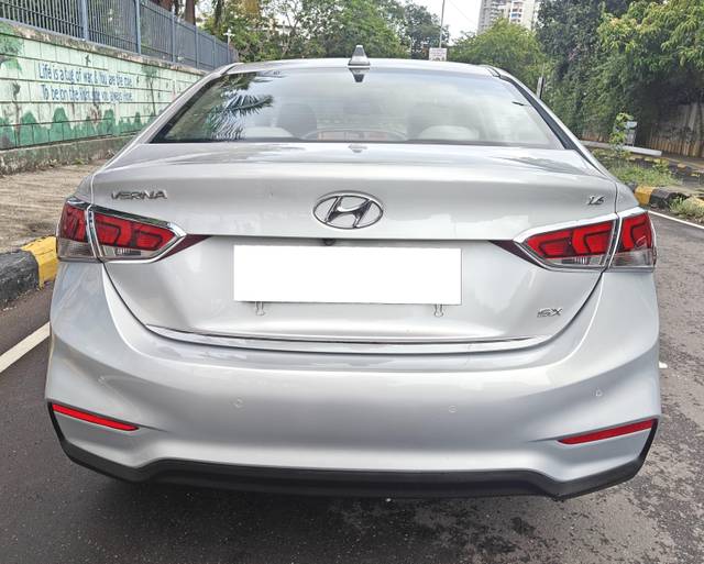 https://images10.gaadi.com/usedcar_image/4570610/original/processed_2b5c6030a77dc0cd021220f1e074f06e.jpg?imwidth=6401