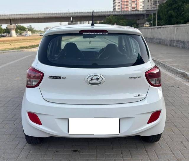 https://images10.gaadi.com/usedcar_image/4570614/original/processed_f49a09cdcd71072b60765df4c0752596.jpg?imwidth=6402