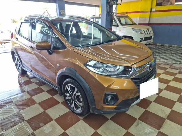 https://images10.gaadi.com/usedcar_image/4570625/original/processed_1ea1bb6000ff1b8e6084027215d1ab3c.jpg?imwidth=6400