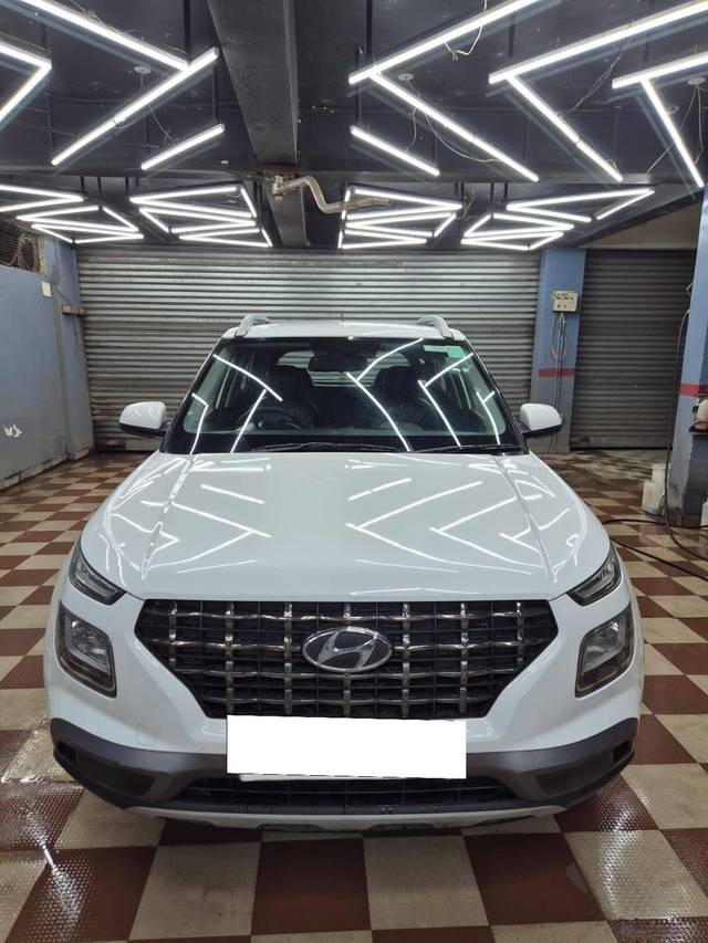 https://images10.gaadi.com/usedcar_image/4570627/original/processed_d34815933684197ab343c9f8a3cd5f47.jpg?imwidth=6400