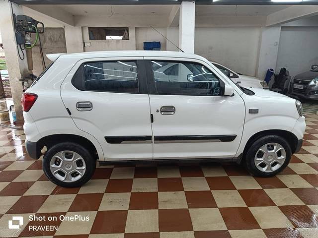 https://images10.gaadi.com/usedcar_image/4570631/original/processed_e9cbe30cc3e39a4b7e2d9de558c192a6.jpg?imwidth=6401