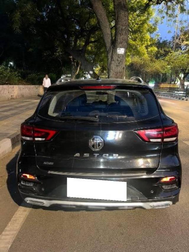 https://images10.gaadi.com/usedcar_image/4570642/original/processed_d8e21ba5-1c6b-41dd-ad1b-f83edfbfc26a.jpeg?imwidth=6400